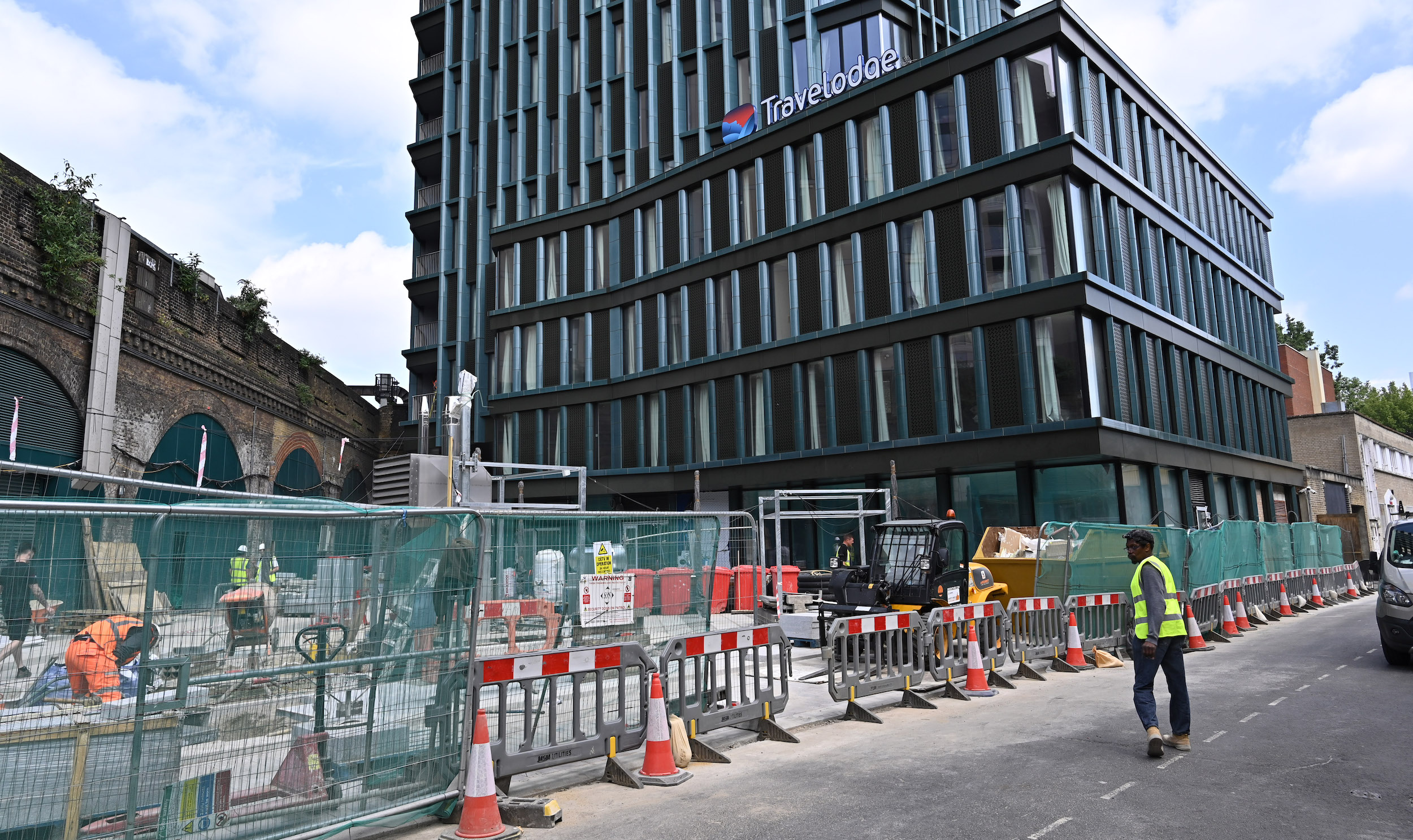 London Elephant and Castle - Mixed-use tower with residential - Travelodge  Property Development